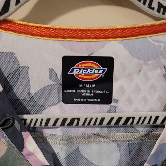 Dickies medium Scrub top NWT - Picture 2 of 3